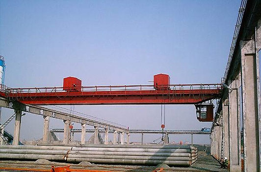 管樁專用起重機(jī)的設(shè)計(jì)與應(yīng)用